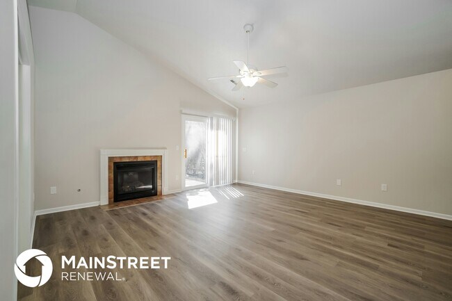 Foto del edificio - 6817 Riding Trail Dr