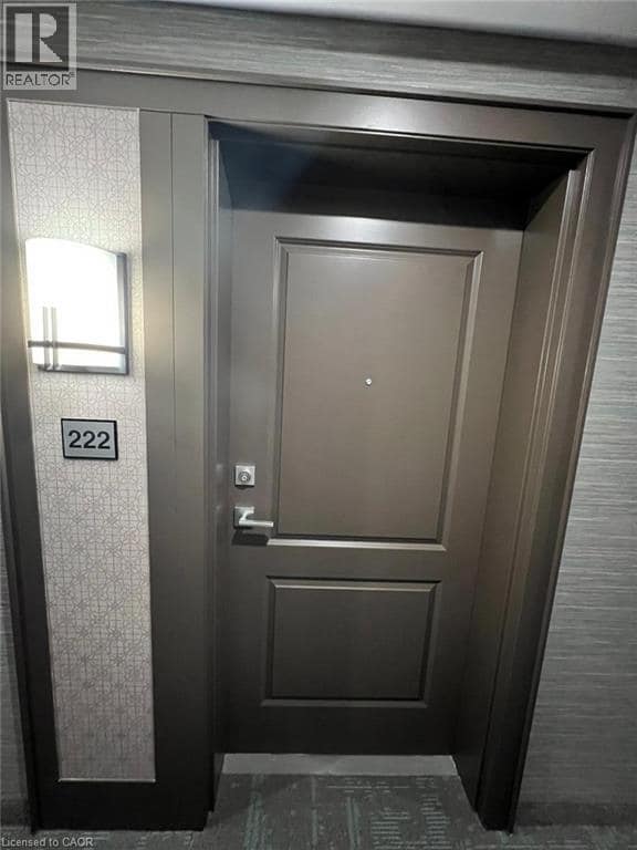 Building Photo - 450 Dundas St E