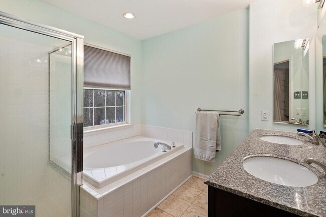 Building Photo - 126 Rolling Hill Ct