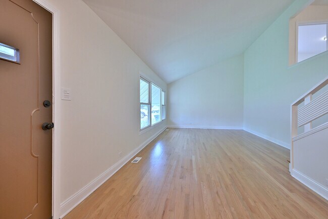 Foto del edificio - 6750 N Kostner Ave