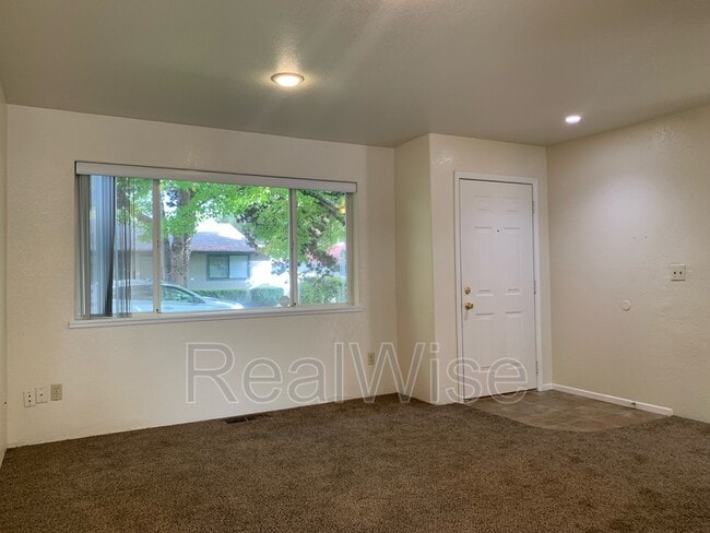 Building Photo - 249 SW Rogue River Ave