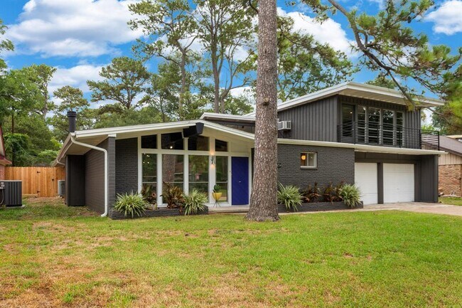 Building Photo - 10234 Hazelhurst Dr