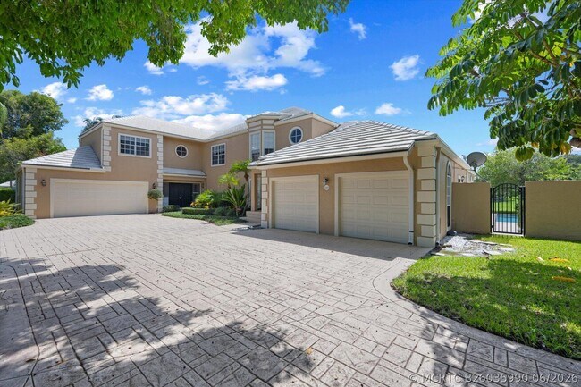 Building Photo - 11875 Pebblewood Dr