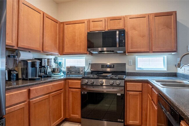 Foto del edificio - BEAUTIFUL 3BD/2.5BA HOME W/ LOFT!