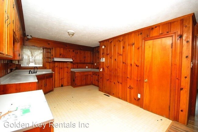 Building Photo - 4 br, 2 bath House - 2809 E. Ash St.