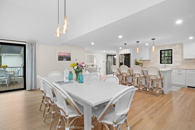 Foto del edificio - 101 Monomoyic Way