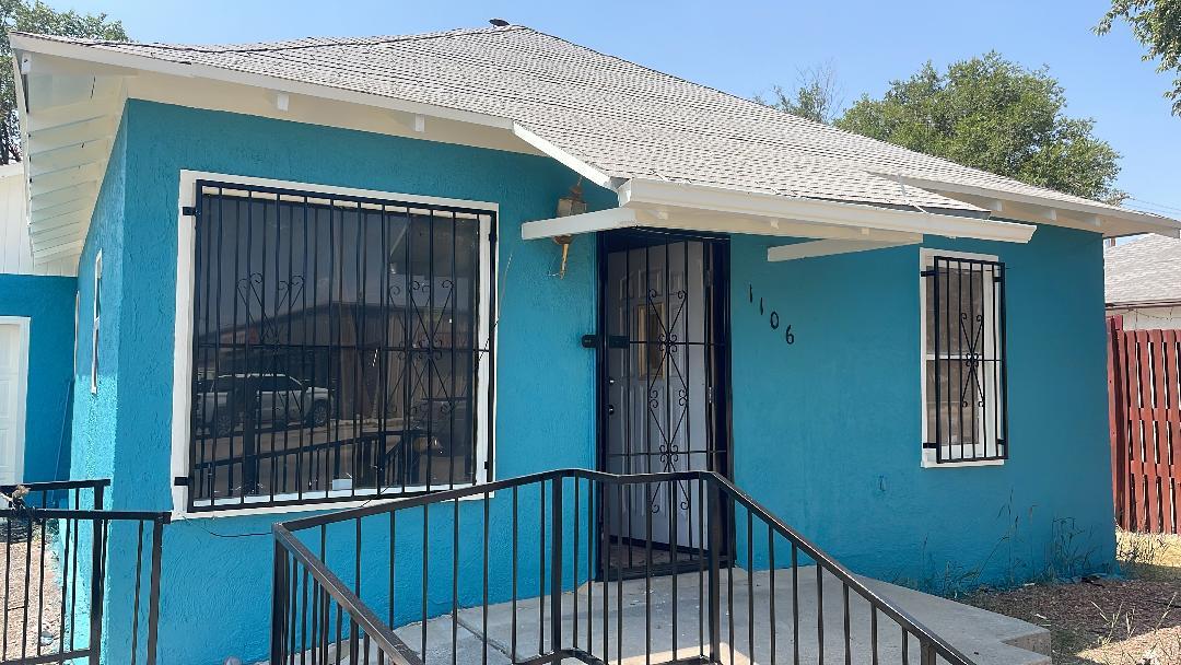 Building Photo - 1106 E Aztec Ave