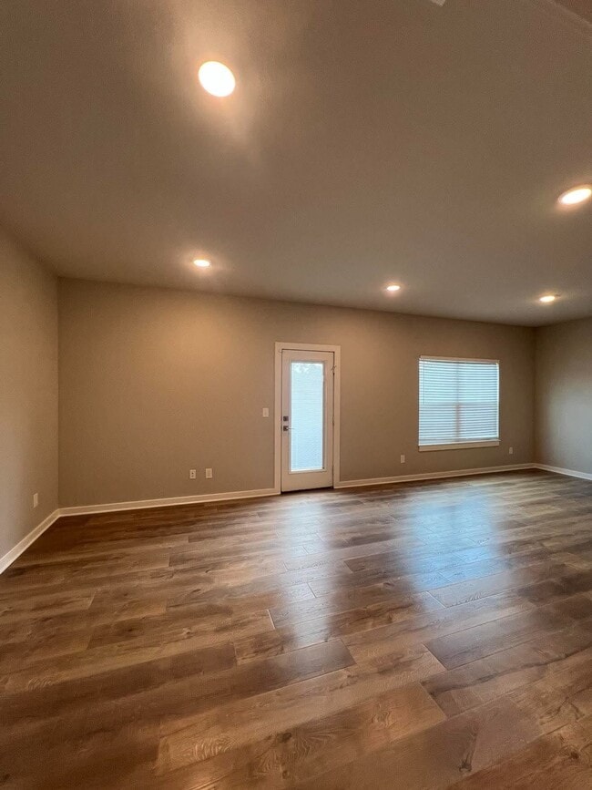 Building Photo - 10625 Brothers Ln