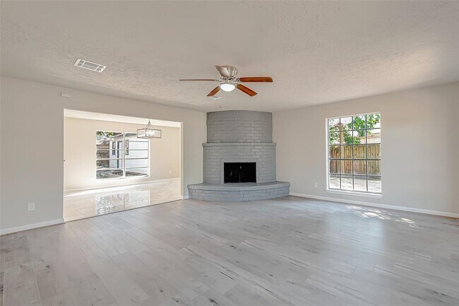 Foto del edificio - 10211 Huntington Pl Dr