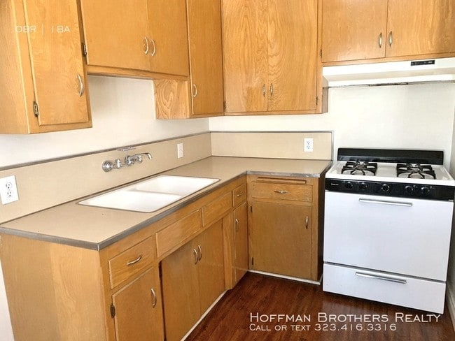 Building Photo - 1218 S Barrington Ave