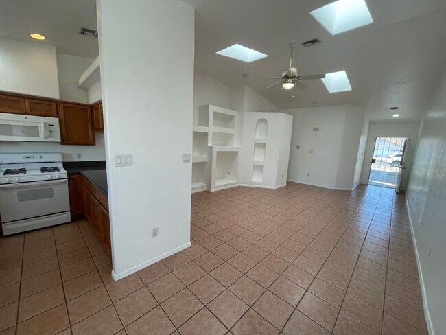 Building Photo - YUMA MEADOWS TOWNHOUSE W/ POOL ACCESS!