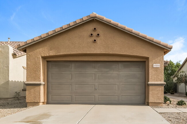Building Photo - 40084 W Catherine Dr