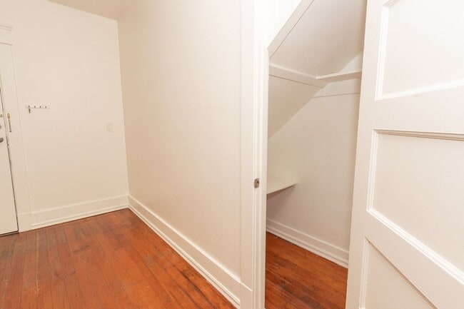 Building Photo - Charming 1-Bed/1-Bath Unit One Block from the Heart of Barrio Logan! $1000 DEPOSIT!