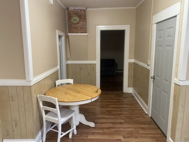 Building Photo - 105 Water St