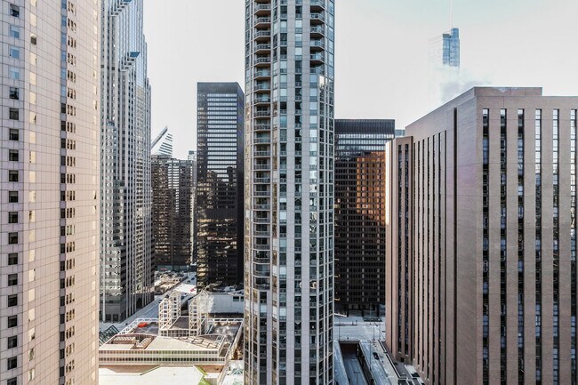 Foto del edificio - 225 N Columbus Dr