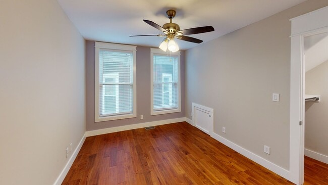 Building Photo - 4BR/3BA Cottage Near UTK | Student Friendl...