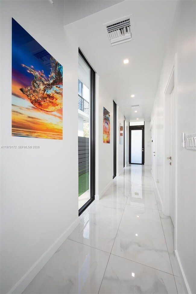 Foto del edificio - 2516 NE 21st St