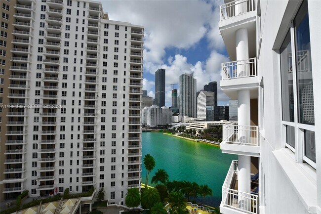 Foto del edificio - 801 Brickell Key Blvd