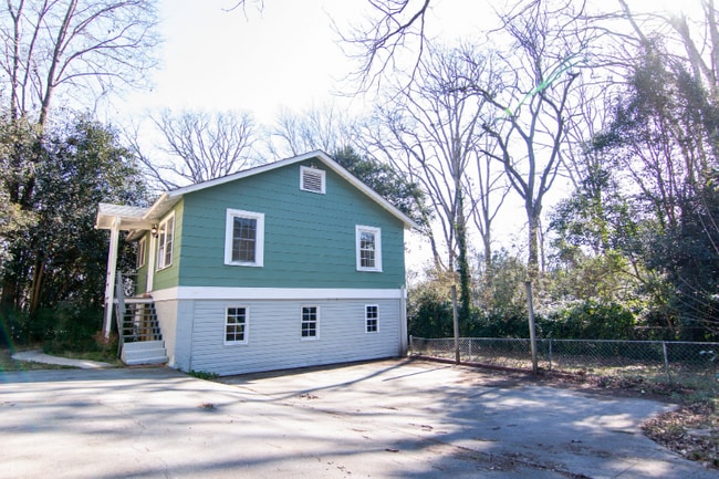 Building Photo - 2118 Northview Ave