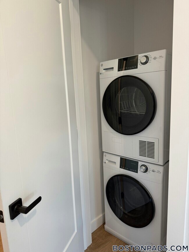 Building Photo - 199 Gardner St