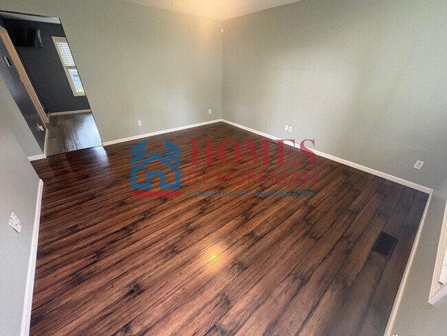 Foto del edificio - Three Bedroom | Fenced in Yard | Westside