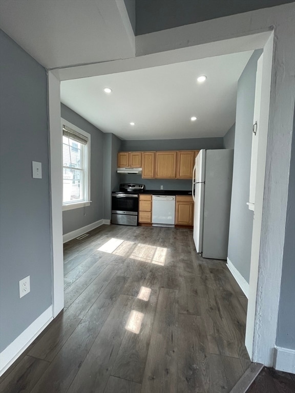 Building Photo - 77 School St