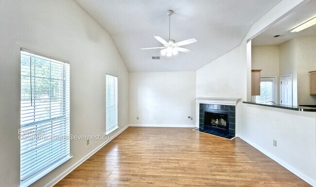 Foto del edificio - 9299 Grove Manor Dr