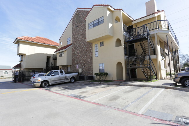 Building Photo - Regal Villas