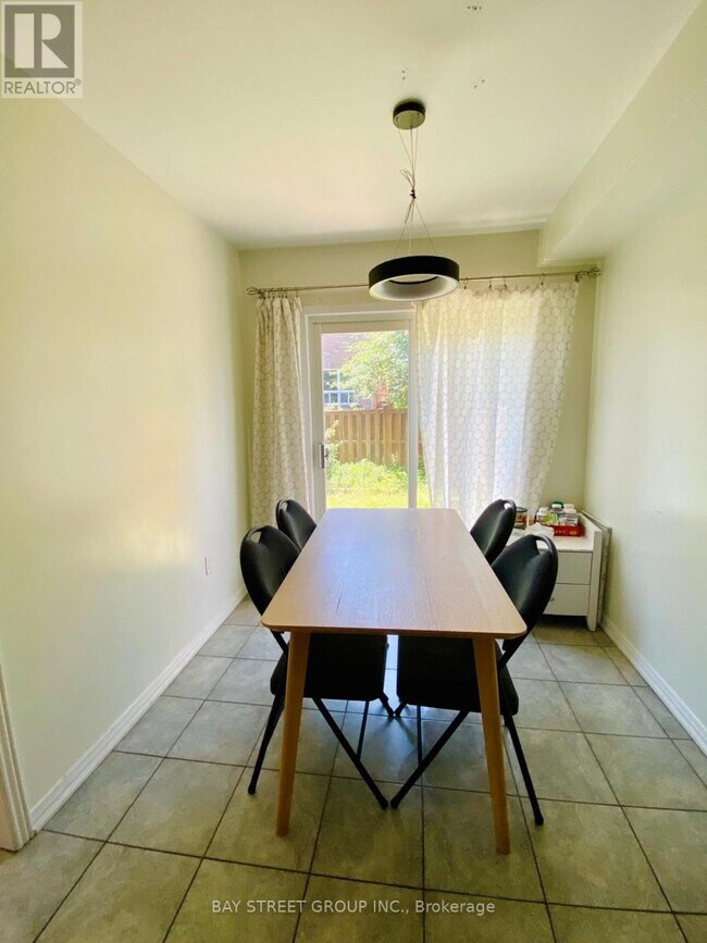 Building Photo - 10 Cobblehill Ct