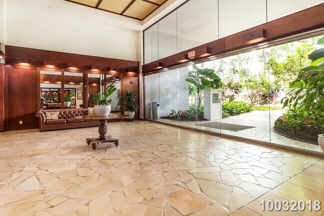 Foto del edificio - IMMACULATE and SPACIOUS (1,122 SQFT) FURNISHED 2BR 2BA 1PKG in Prime West Waikiki Location
