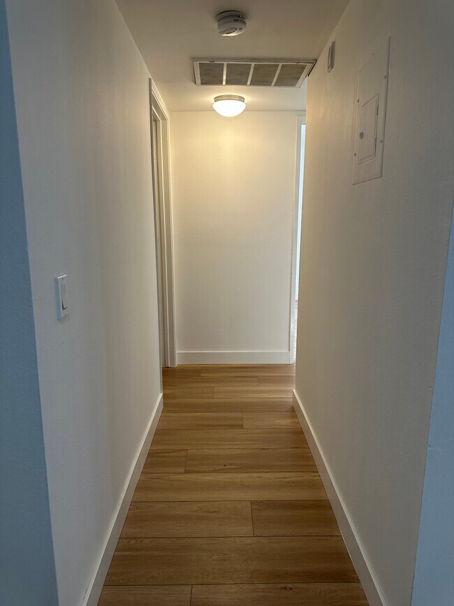 Foto del edificio - 8735 Variel Ave