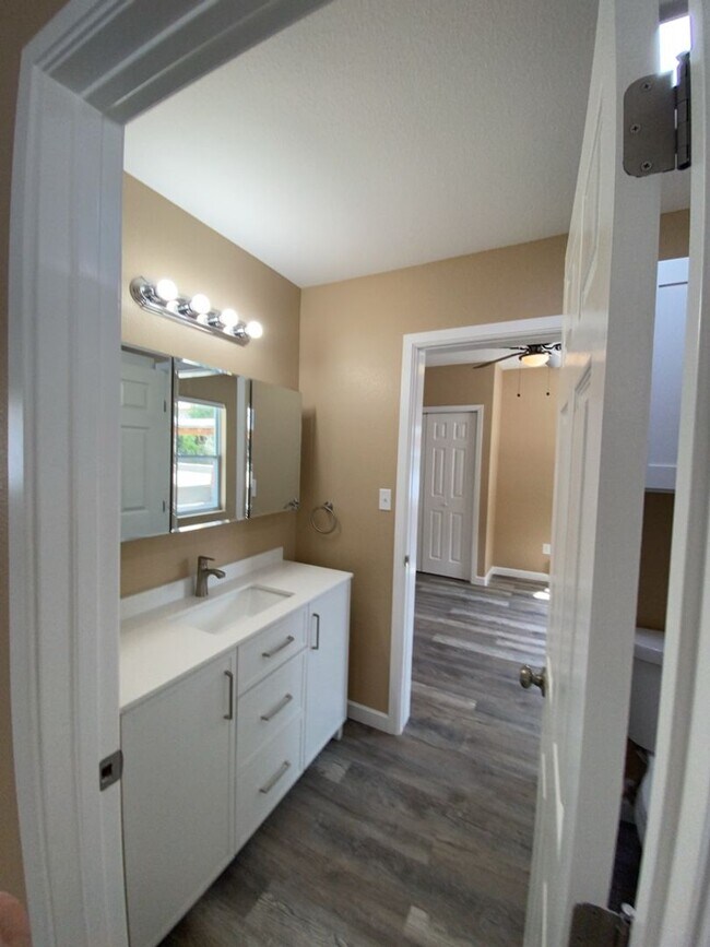 Building Photo - 928 Park St