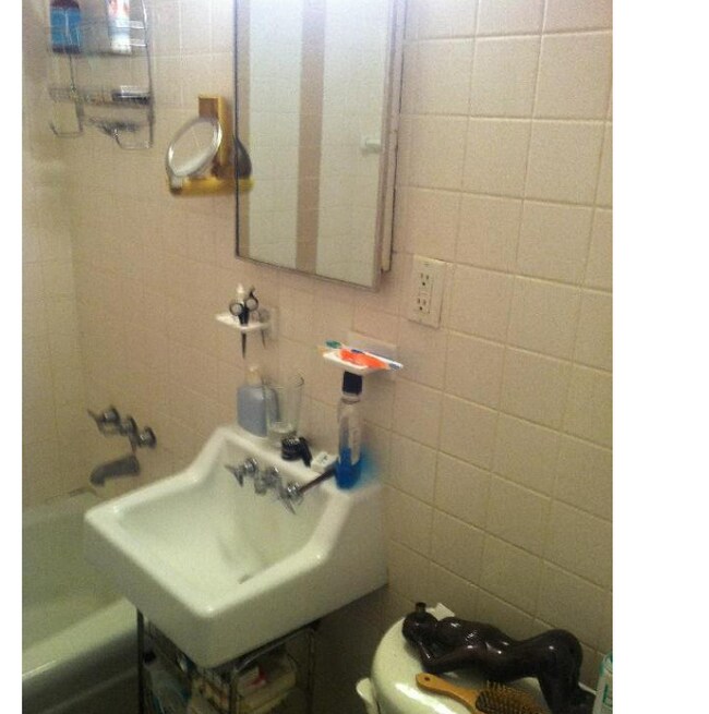 Foto del edificio - 168 North Beacon St