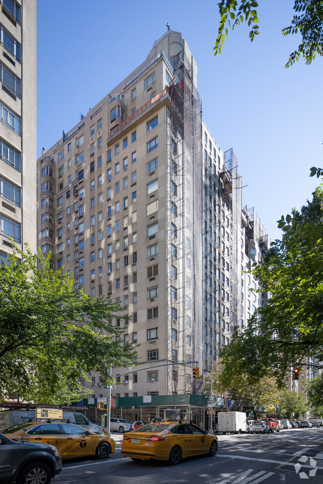 Building Photo - 875 Fifth Ave