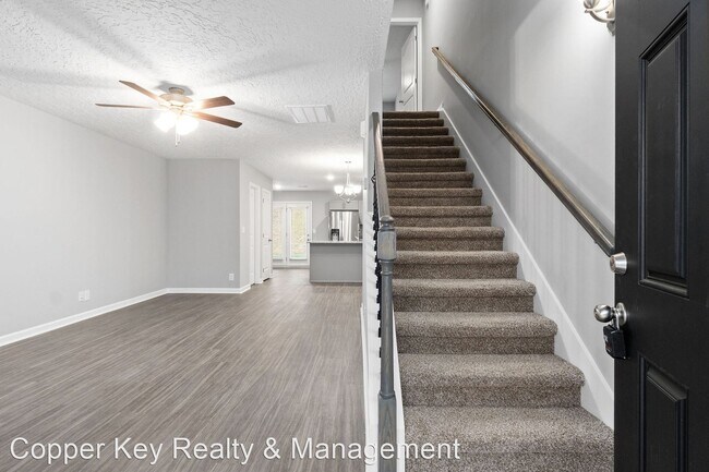 Building Photo - 2 br, 2.5 bath House - 202 Woodland Valley...