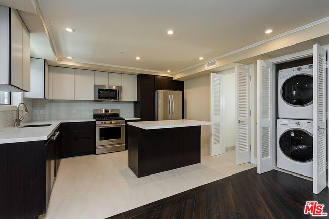 Building Photo - 1211 9th St