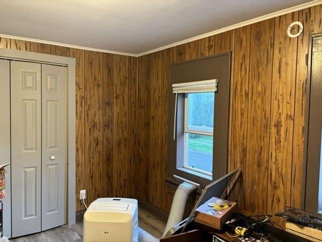Building Photo - 1015