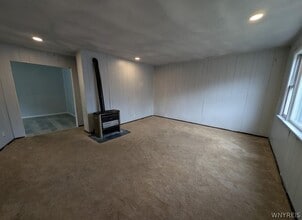 Building Photo - 627 Deer St