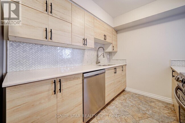 Building Photo - 55 Elm Dr W