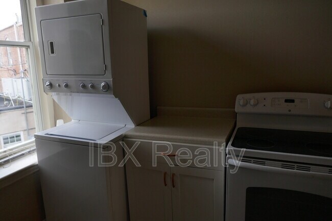 Building Photo - 112 Market St