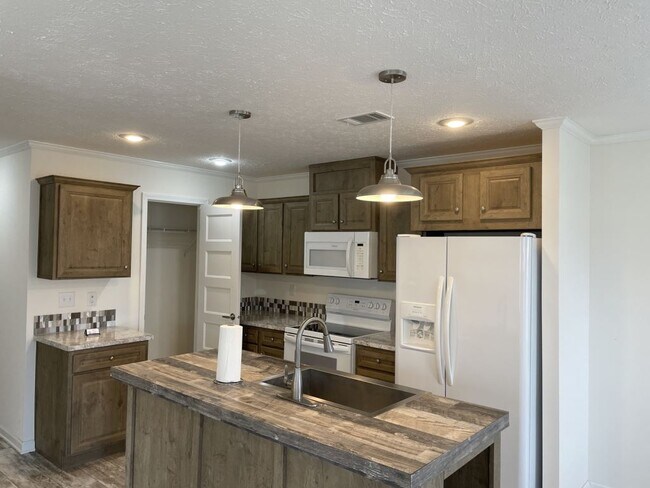 Foto del edificio - 13122 Grape Ave