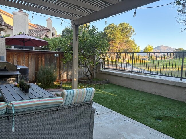 Building Photo - 2300 Greenbriar Dr