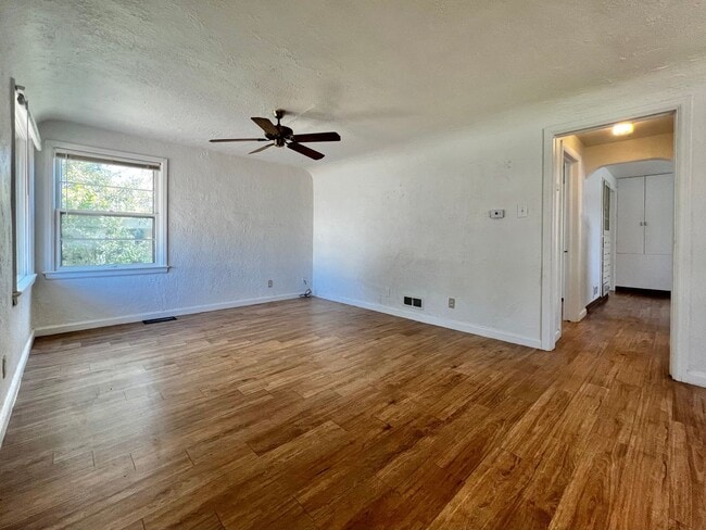 Building Photo - Close to campus, lease through June 30, 2027