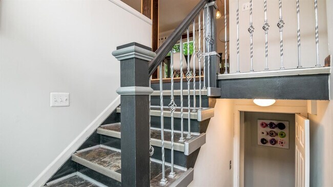Building Photo - 406 Manor Dr