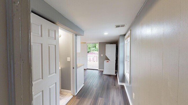 Building Photo - 2309 Grove St