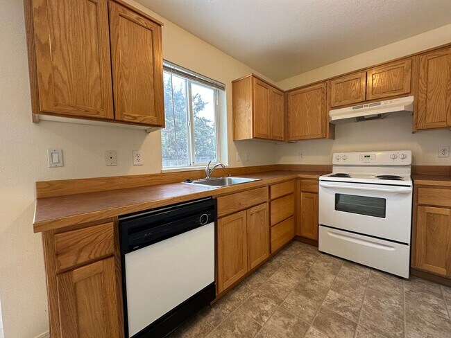 Foto del edificio - Cozy 2 Bed, 1.5 Bath Town Home!