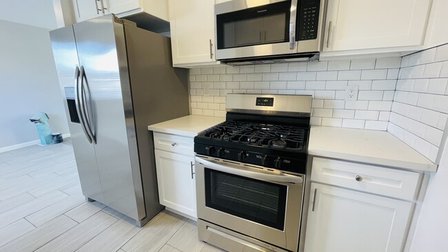 Building Photo - 2020 Preuss Rd