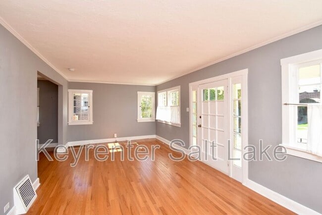 Building Photo - 1583 Princeton Ave S