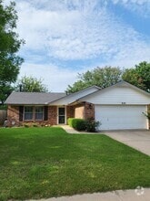 Building Photo - 820 Coopers Hawk Dr