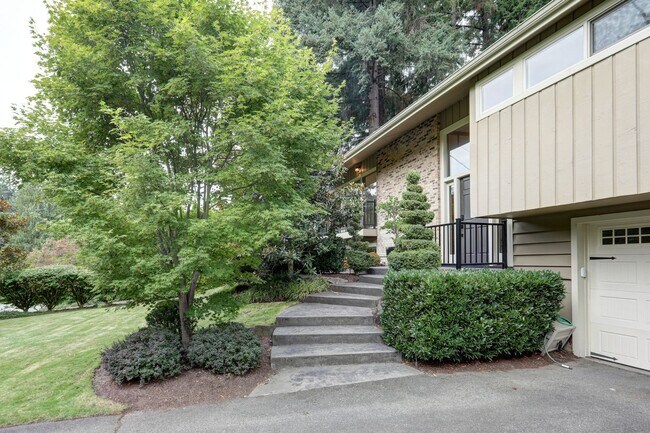 Foto del edificio - Welcome Home to Your Beautiful Oasis in Enatai!